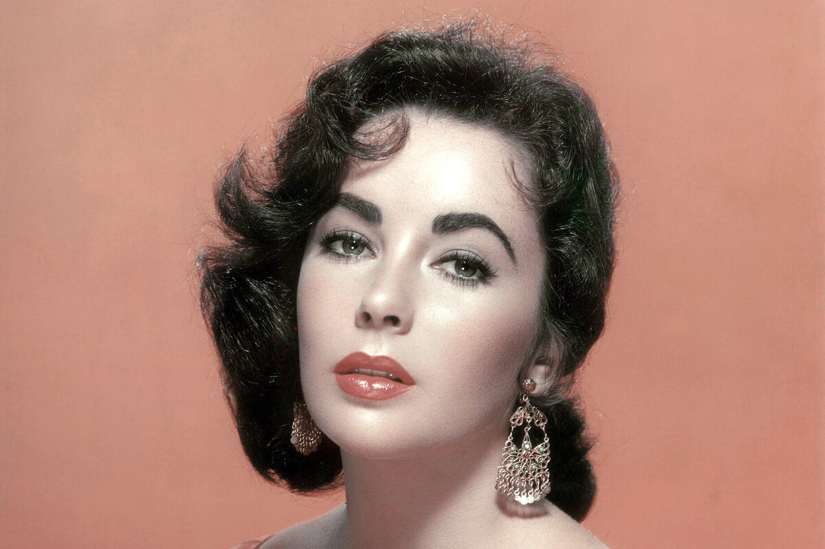     Элизабет Тейлор, Габриэль Шанель и другие легендарные женщины, в честь которых названы номера фешенебельных отелей