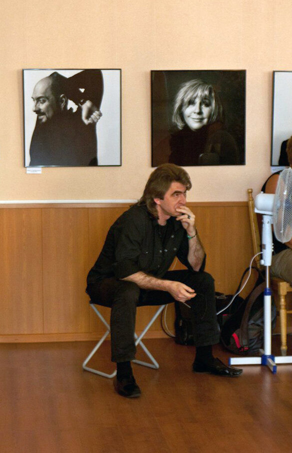 М.Ванеев на фотовыставке Алексея Никишина «В роли себя». Новосибирск 2012 г.