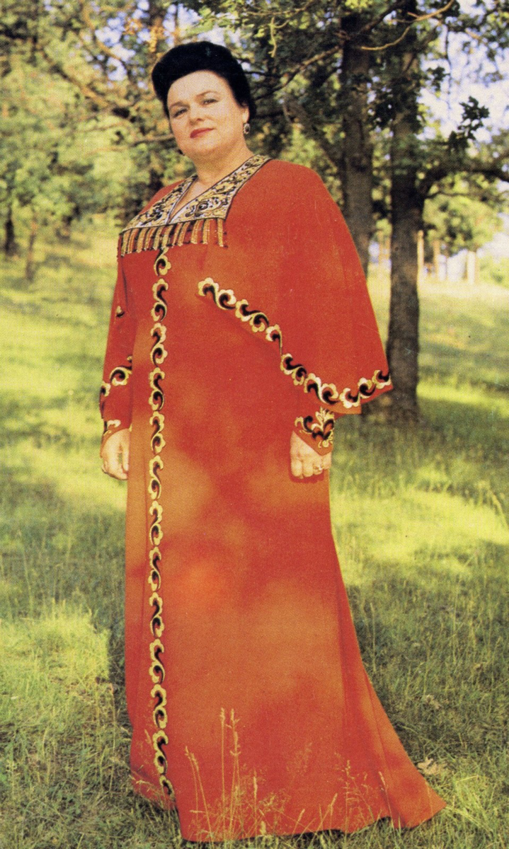 Приветствую Вас, дорогие читатели канала Aysylu JewelryArt! Предлагаю Вам, вместе полюбоваться и рассмотреть личную коллекцию ювелирных украшений прекрасной Людмилы Зыкиной.-2-3