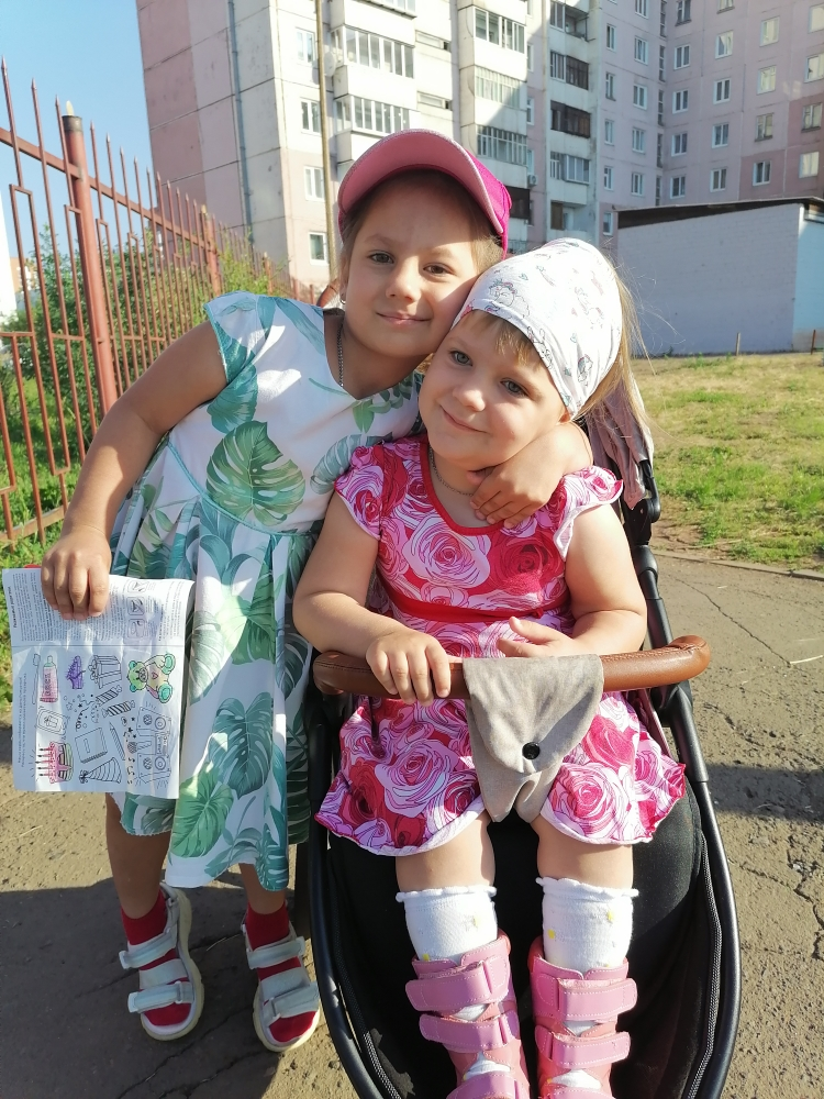 Таня со старшей сестрой