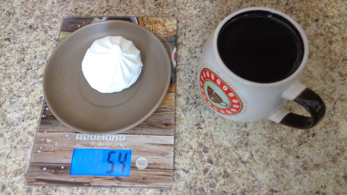 Перекус в 11-00: зефир 54 г калорийностью 183,6 ккал.