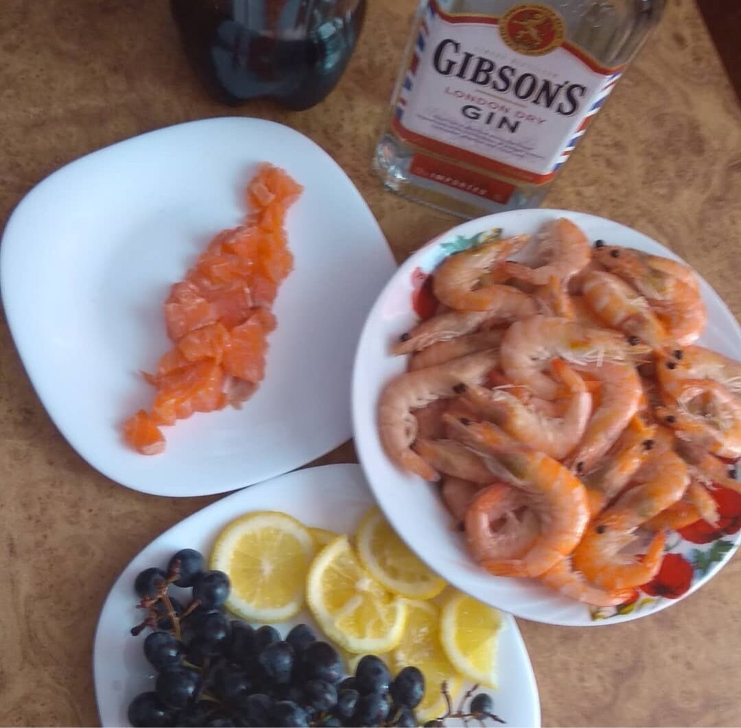 Из воспоминаний. Рыба выложена по Фен Шую.