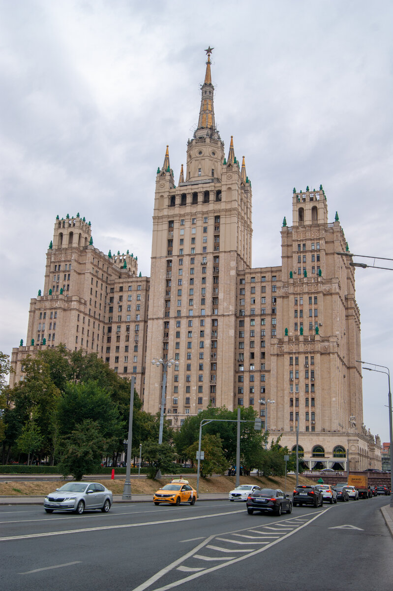 Высотка на Кудринской площади