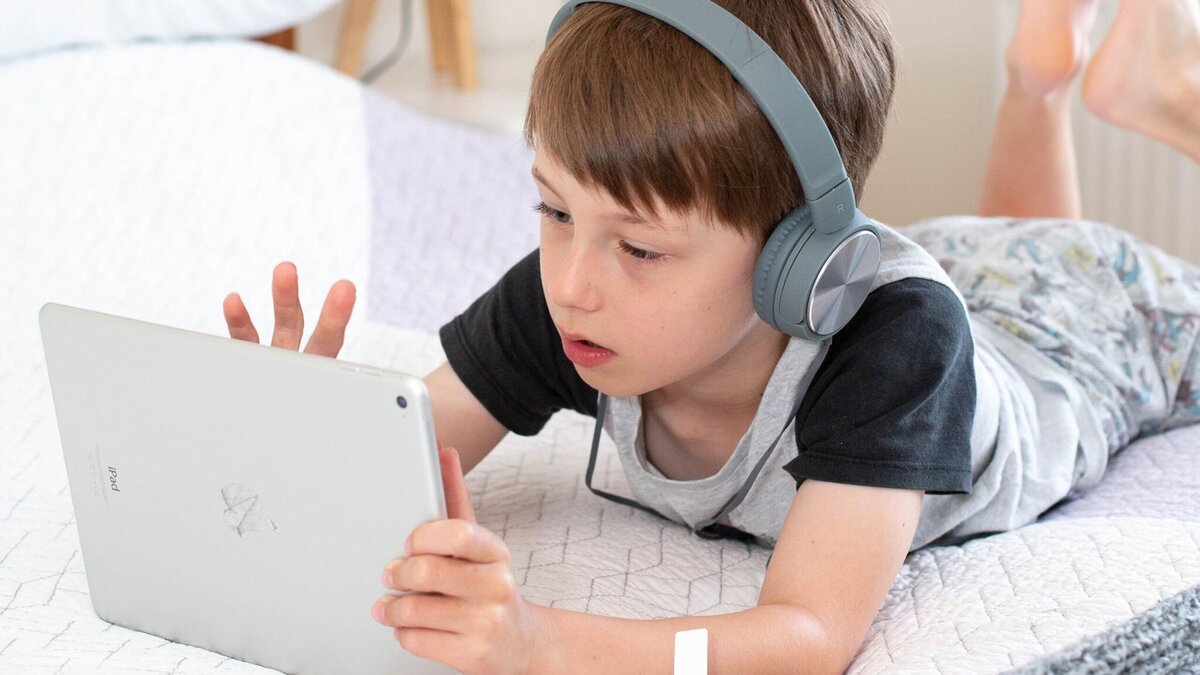    Внезапная польза видеоигр: ученые объяснили, в какие детям играть можно© Unsplash | Эмили Уэйд