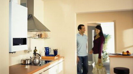 Какой котел выбрать: напольный или настенный? Настенный котел правильным будет приобретать в случае:
1) наличия природного газа
2) отапливаемая площадь от 80м2 до 350 м2 (при надежном утеплении). Если же отапливаемая площадь менее указанного диапазона рекомендуется установить электрический котел. Это значительно снизит Ваши затраты. Окупаемость водяной системы отопления с газовым котлом учитывая все затраты (обслуживание котла), а также динамичного изменения цен на газ – процесс очень и очень долгосрочный. В остальных случаях, в основном, предпочтение отдается напольным котлам.