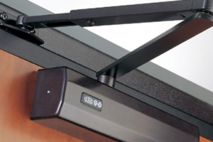  Верхний доводчик с зубчатым приводом