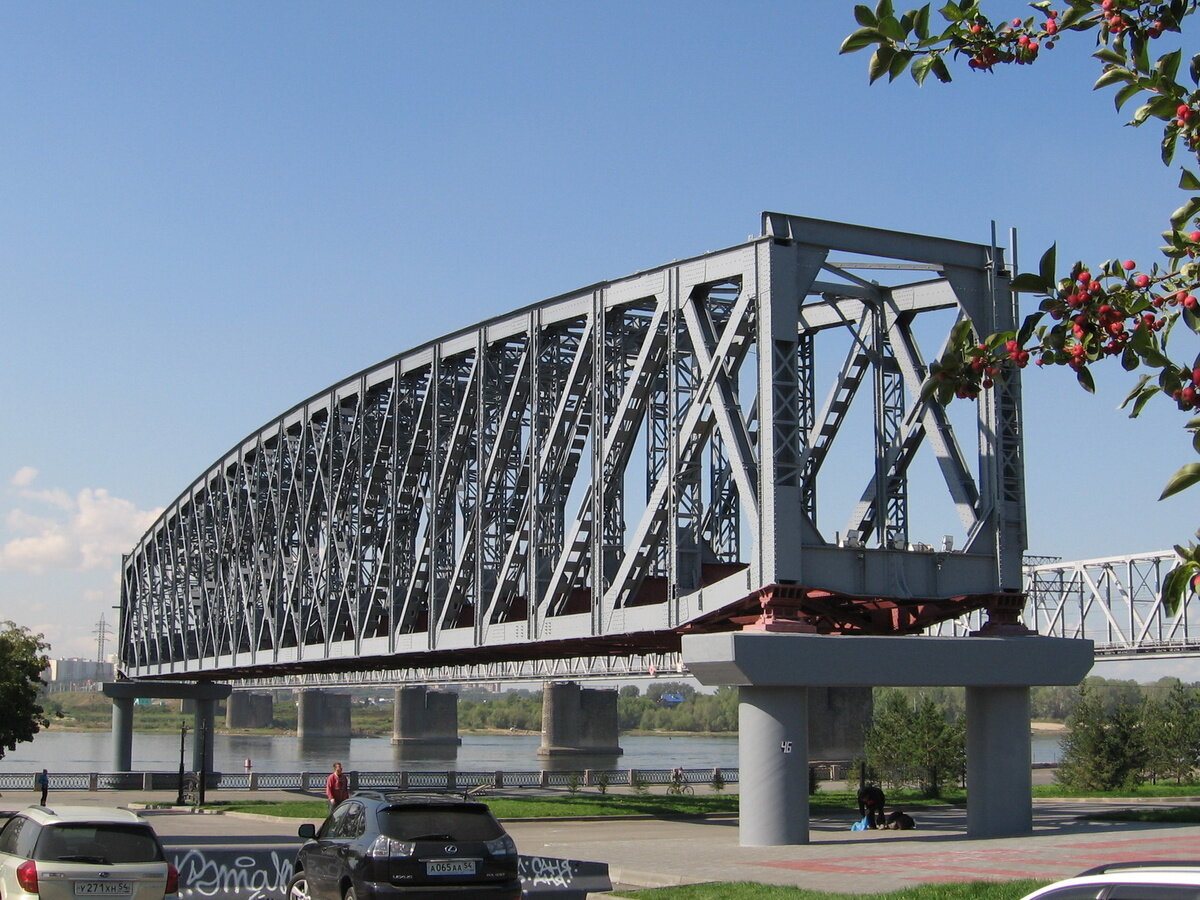 Памятник железнодорожному мосту в Новосибирске