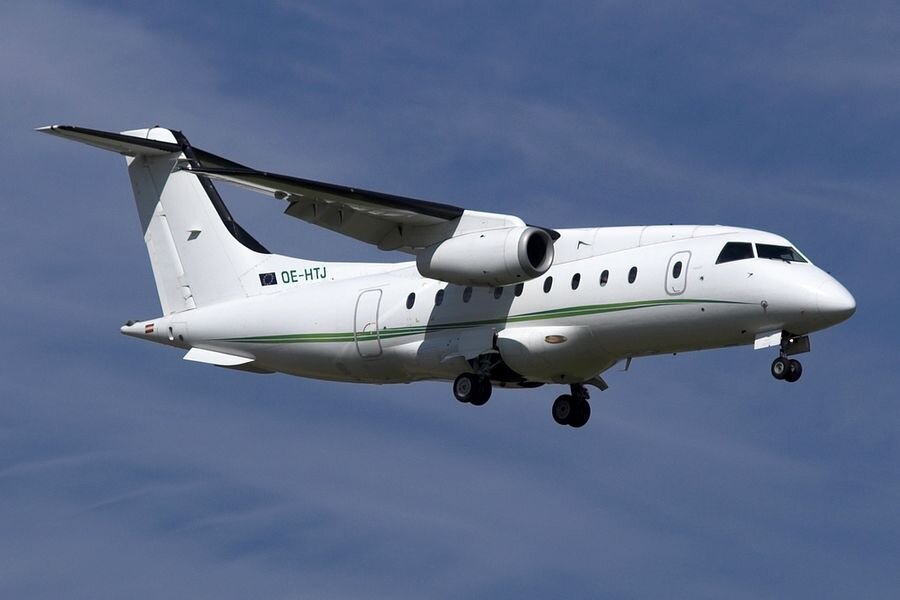 Dornier 328JET — тот же планер с турбовентиляторными (реактивными) двигателями.
Самолёт оказался экономически неэффективным в условиях дорогого топлива, и у коммерческих перевозчиков большой популярности не снискал