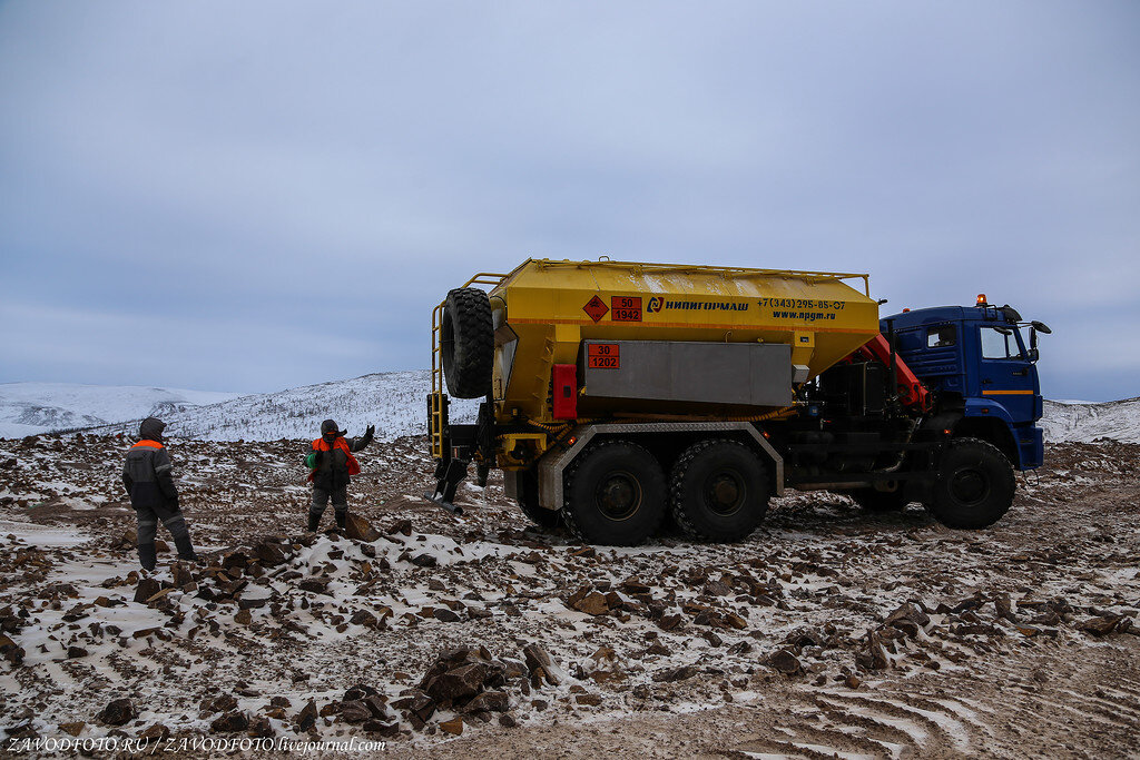Месторождение алмазов в якутии. Алмазный карьер в городе мирный, якутия. Рудник мирный якутия. Айхал алроса карьер юбилейный. Рудник мирный якутия.
