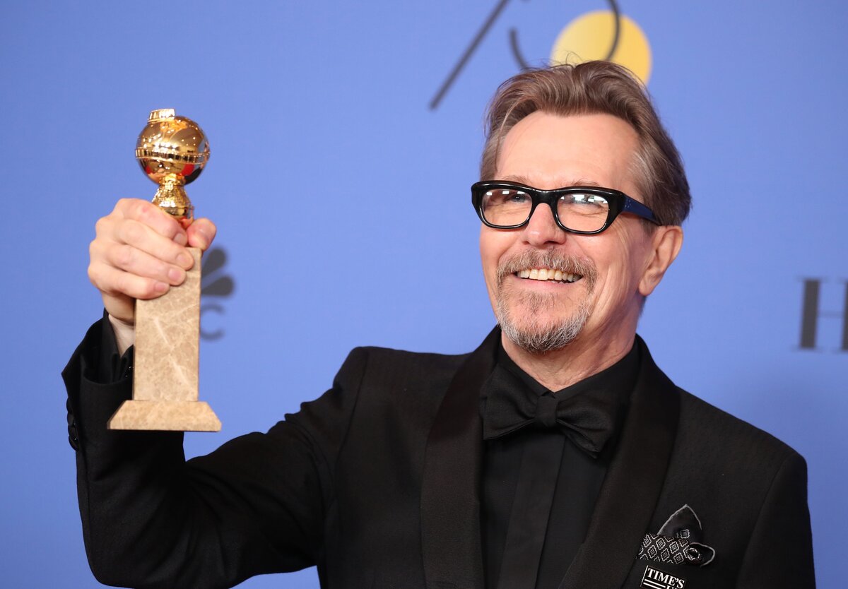 Премия оскар 2018 лучший актер. Гари Олдман 2022. Гари Олдман Оскар 2021. Гари Олдман на Оскаре 2018. Золотой Глобус Гэри Купер.