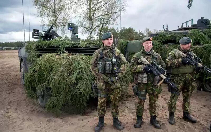 
Военнослужащие британской армии в городе Олдершот уже почти год живут без стабильного доступа к горячей воде и отоплению. Некоторые из военнослужащих уверяют, что жизнь в местных бараках «хуже, чем на передовой», пишет «Би-би-си». 
