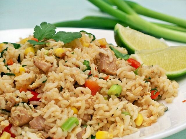 [caption id="attachment_4337" align="alignnone" width="640"] фото: Khao Pad Kai тайское блюдо с курицей[/caption]