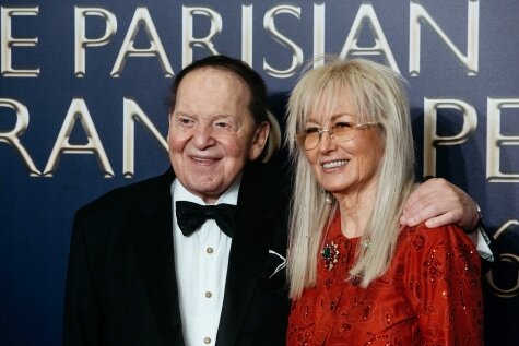 Председатель правления компании Las Vegas Sands Шелдон Адельсон и его жена Мириам пообещали 70 миллионов долларов фонду Birthright Israel Foundation, некоммерческой организации, которая финансирует поездки в Израиль для молодых евреев.