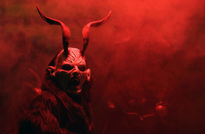 Если решение вызвать дьявола пришло к вам осознанно, и прежде чем выбирать ритуал, вы перечитали массу оккультной литературы, узнали о последствиях, но останавливаться не собираетесь, этот раздел не для вас — переходите к следующему.