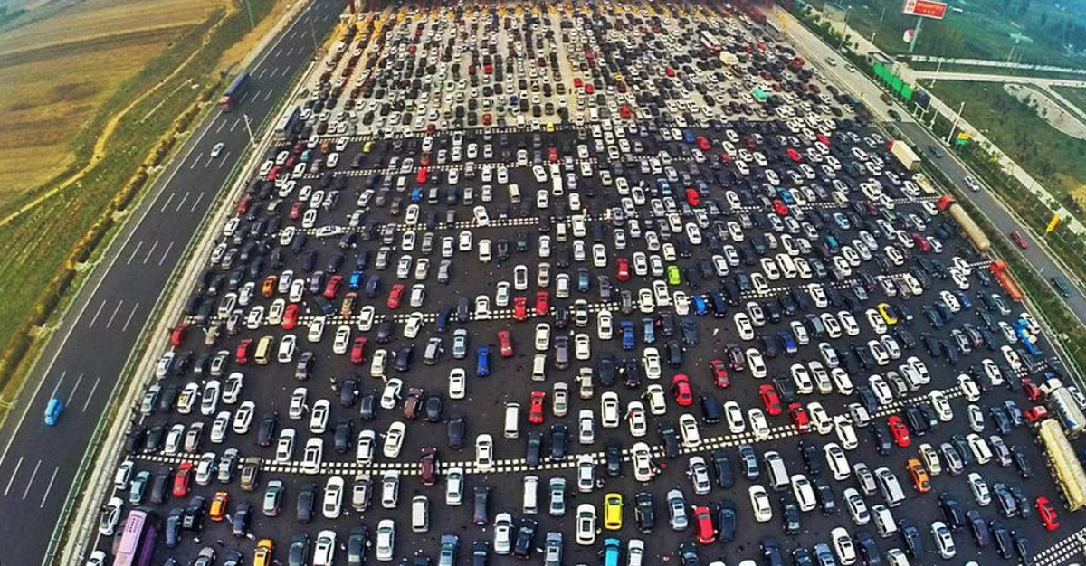 Большая дорога 7 букв. Пробка в Китае на 50 полосной дороге. Самая большая пробка в мире в Китае. Самая длинная пробка в мире. Самая широкая дорога.