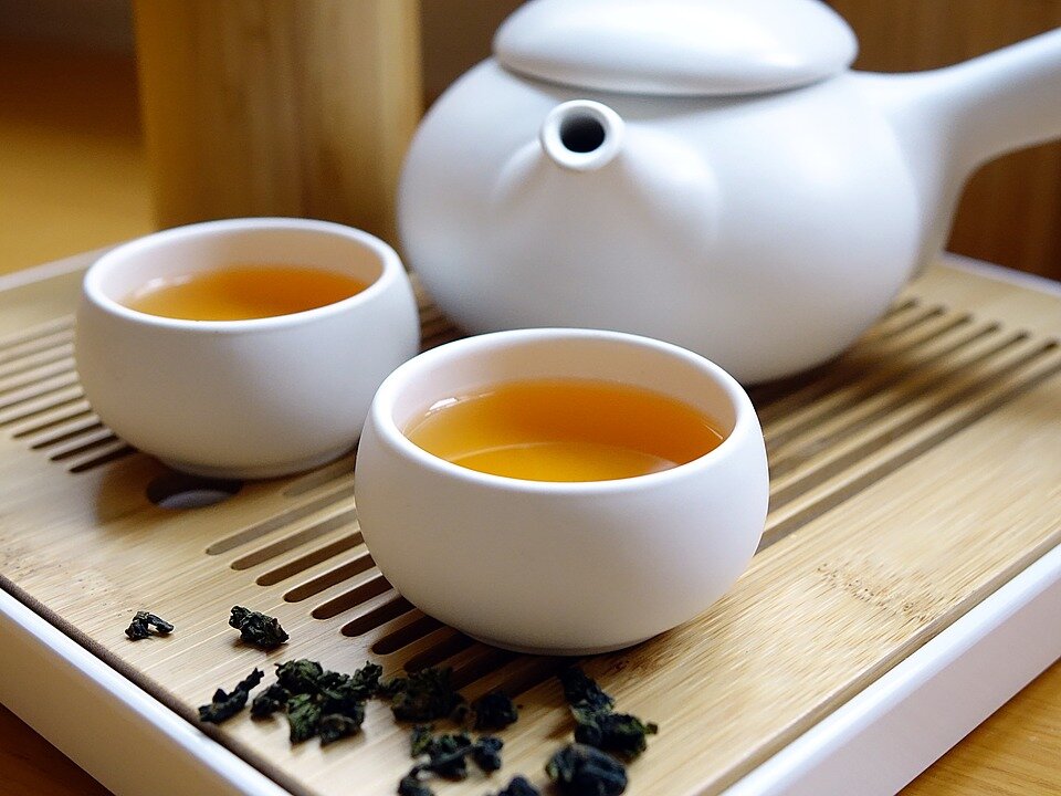 Чай является одним из самых распространенных и излюбленных напитков в мире, пришедших к нам когда-то из Китая. Как и кофе, чай имеет множество разновидностей, которые способны подробно рассказать о вашем характере.