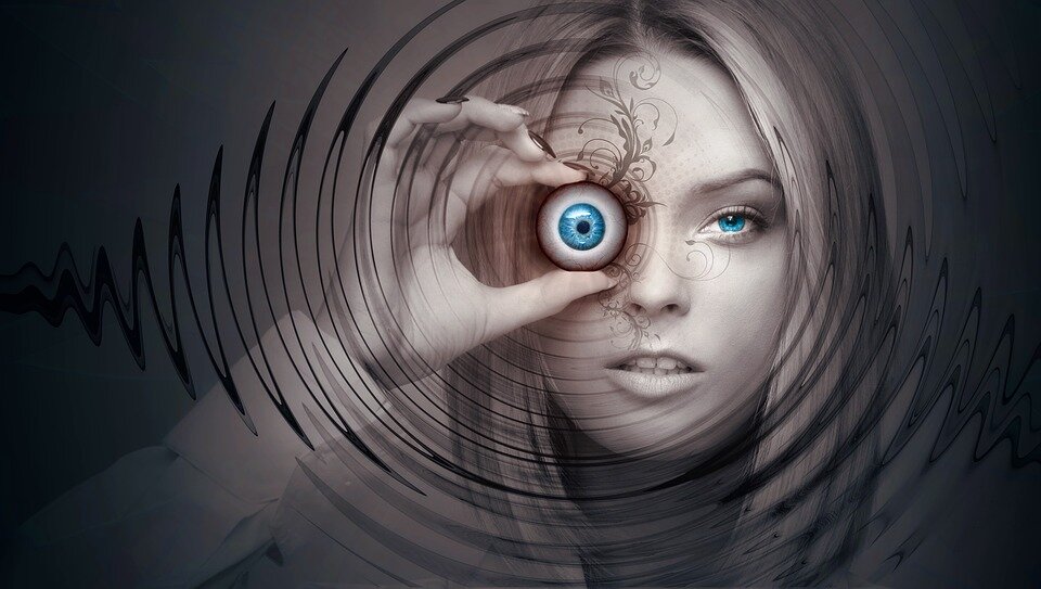 Писатель видит то, что не подвластно взгляду обывателя. Возможно, именно поэтому мы приписываем многим из них мистические составляющие. Особенно, когда герои любимых произведений связаны с нечистой силой, непознанным, судьбой и роком.