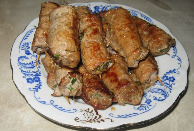 Мясные крученики с грибами