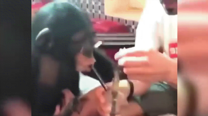 Пыхни, братан. У чебурашки, который ищет друзей, парники. 