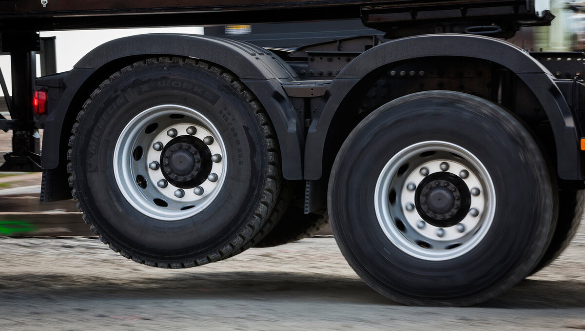 Почему на грузовиках татра колеса стоят под углом