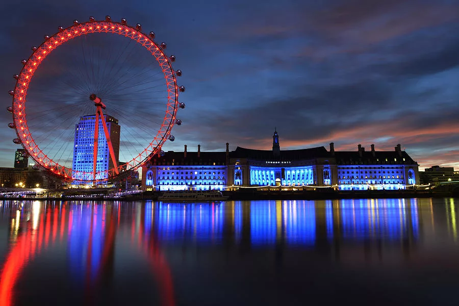 One of the london s. Лондонский глаз Лондон. Колесо обозрения Лондонский глаз. Лондонский глаз в 2000 году. Лондонский глаз «Лондонский глаз».