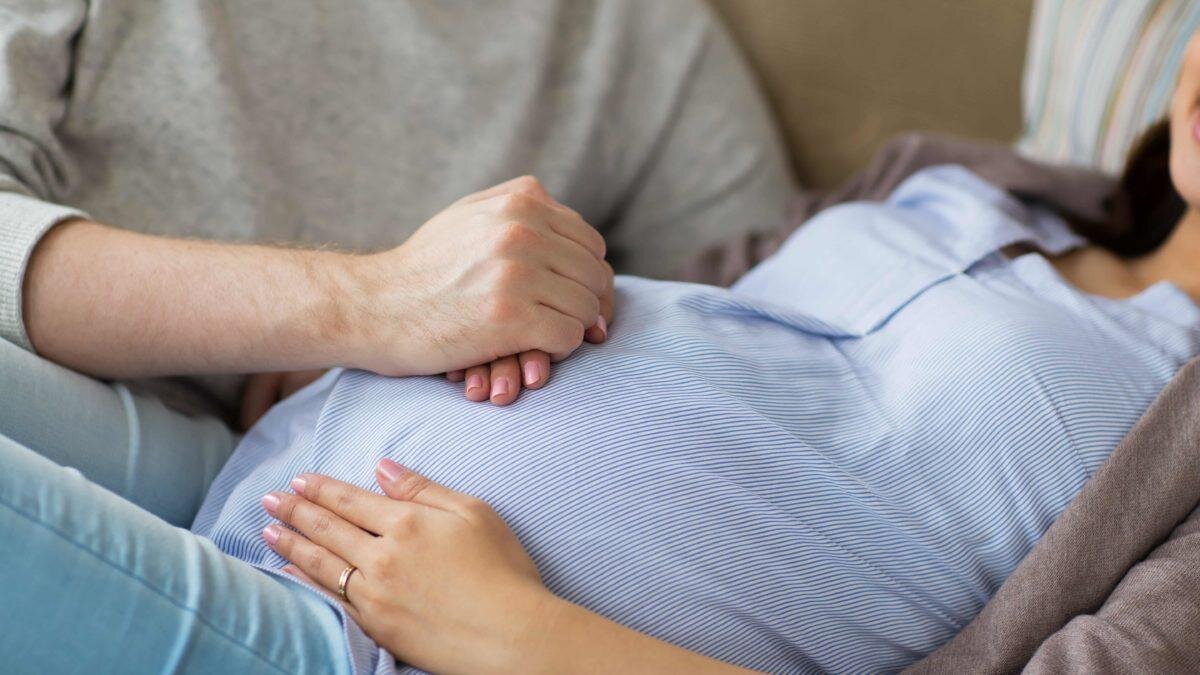 Если нет уверенности в своих силах, то лучше не идти. Чтобы жене не пришлось успокаивать мужа в самый ответственный момент.