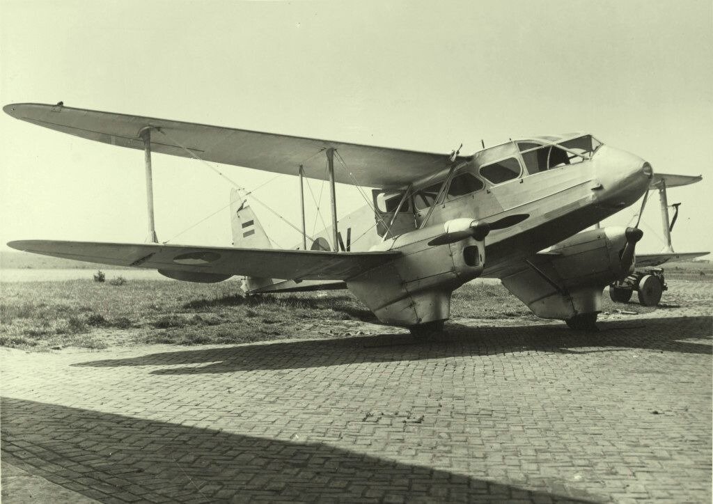 De Havilland DH.89M; все фото этой статьи взяты из открытых источников