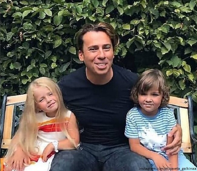 Артист Максим Галкин поделился забавным роликом с детьми.