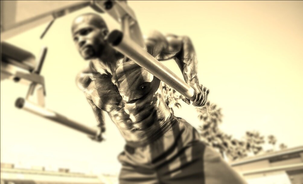 Отжимания на брусьях