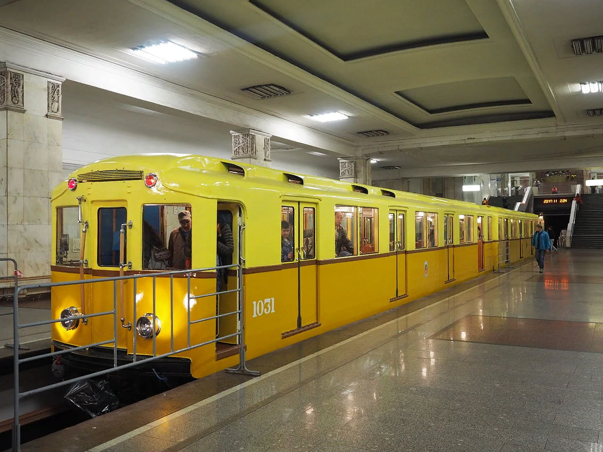 Почему вагоны метро так похожи на сгущенку