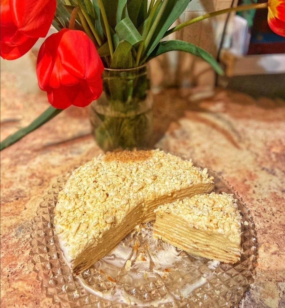 Это очень вкусный и нежный торт!А самое главное-очень легкий в приготовлении!