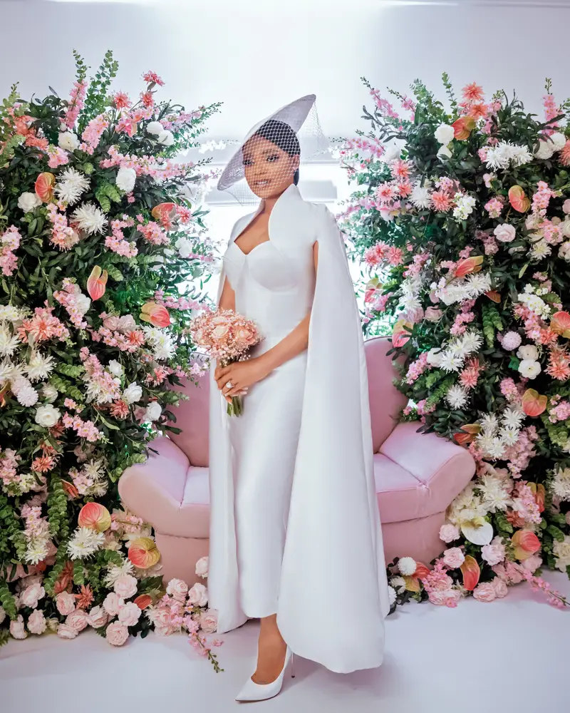 Накидка была частью платья. 