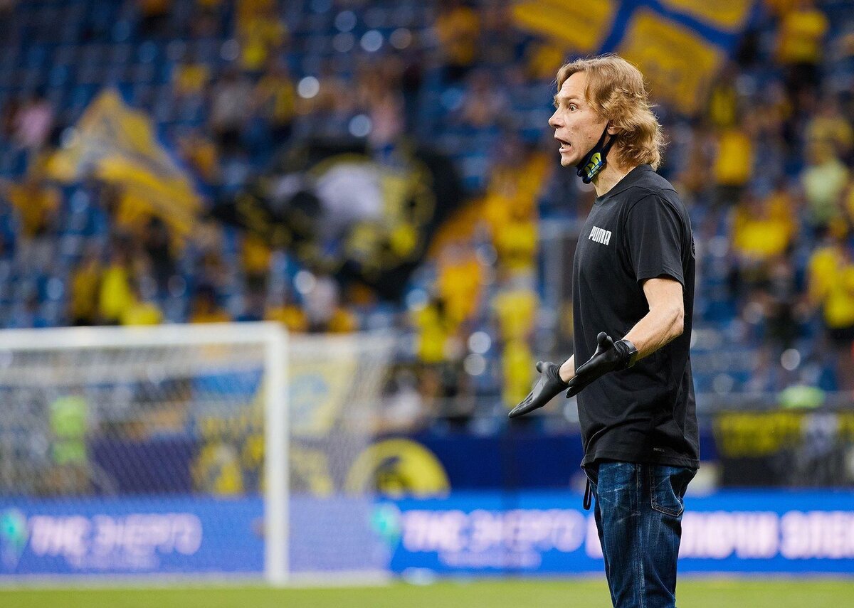 Валерий Карпин