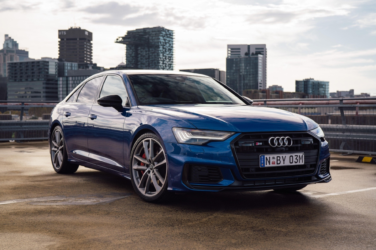 “Audi S6”