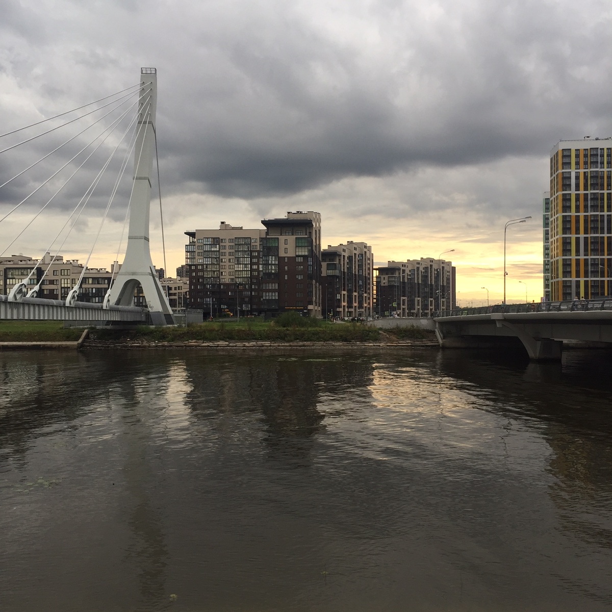 Вид на левый берег. Август 2021 года. Фото автора.