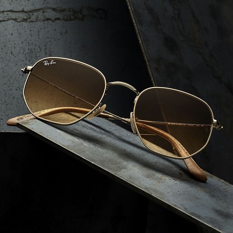 Очки RayBan; фото из свободных источников 