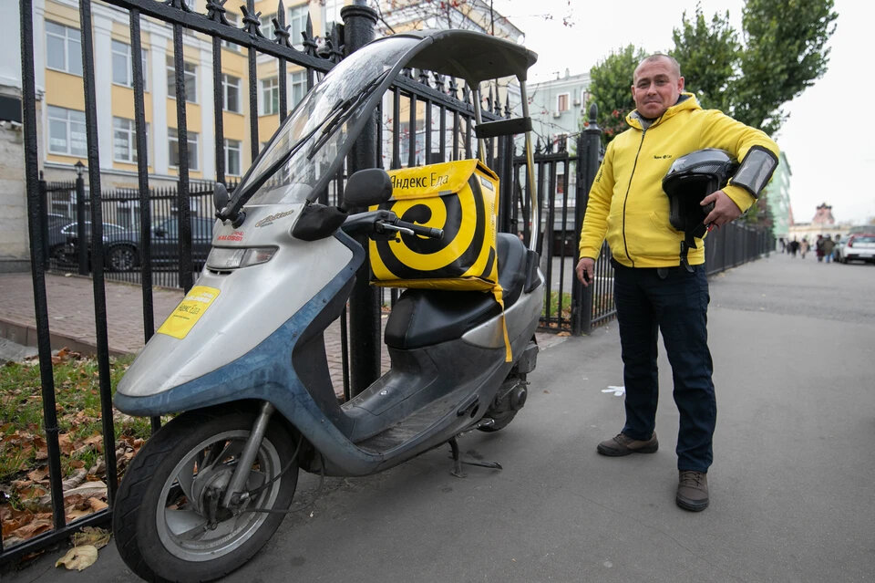 Владимир Романов не только не стесняется своей работы, но и гордится ею!