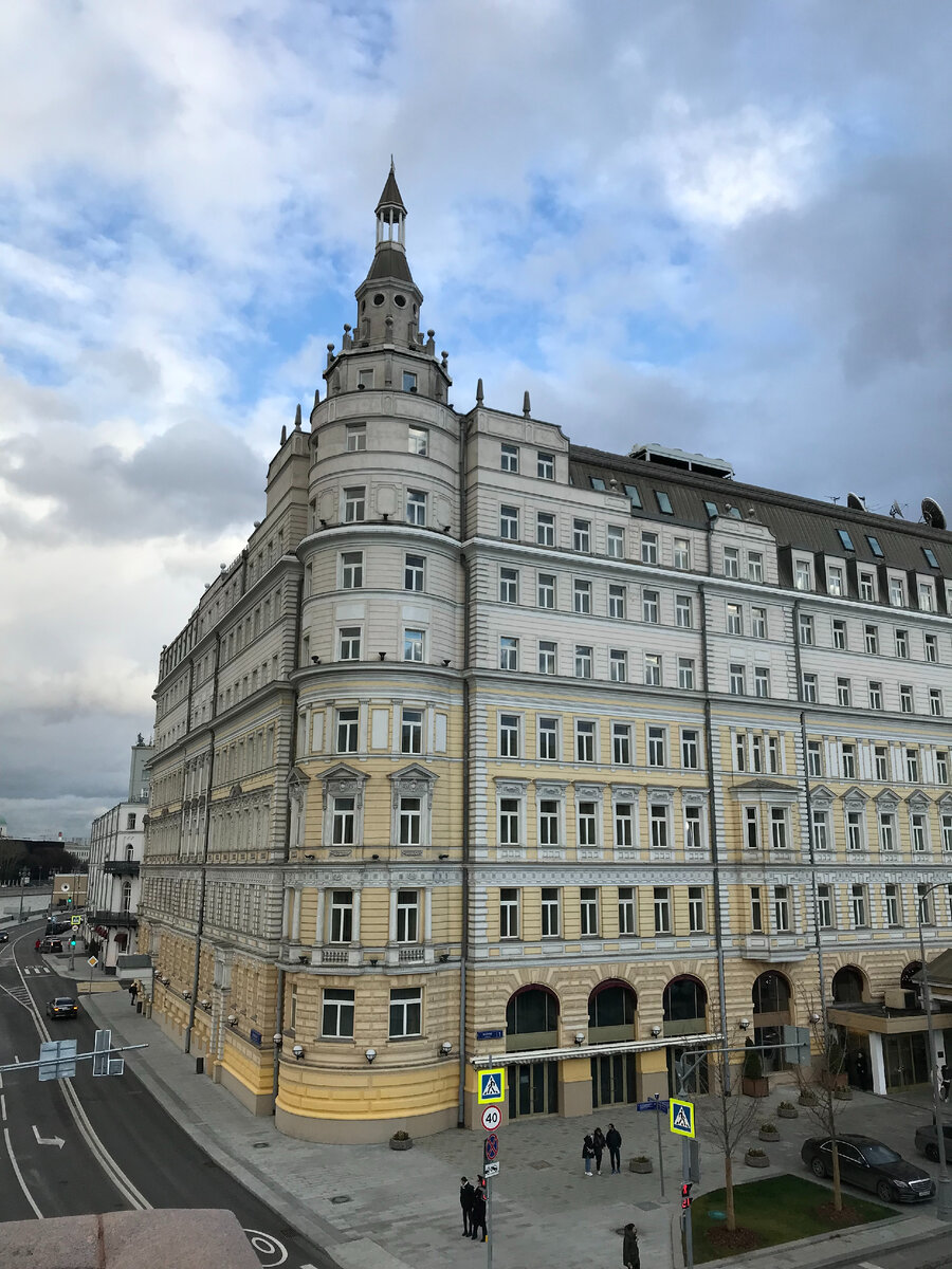 5-ти звездочный отель "Балчуг Кемпински".