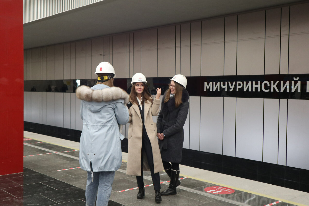 В Москве открыли новый участок Большой Кольцевой линии метро "Мнёвники - Каховская". Как это было?
