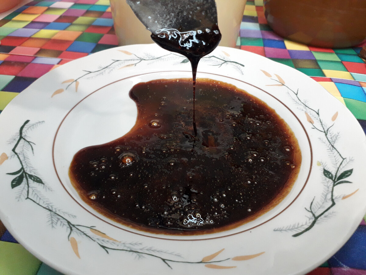 Вот во что превратился дешёвый мёд после одного из экспериментов