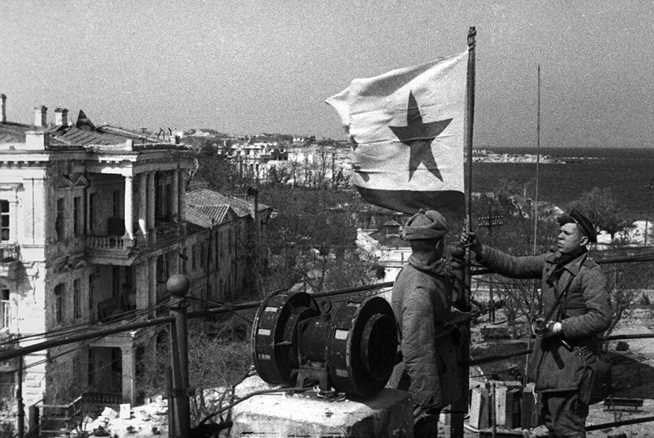 Города освобожденные от немцев. Освобождение Севастополя 1944. Освобожденный Севастополь. Май 1944. 9 Мая 1944 освобождение Севастополя.