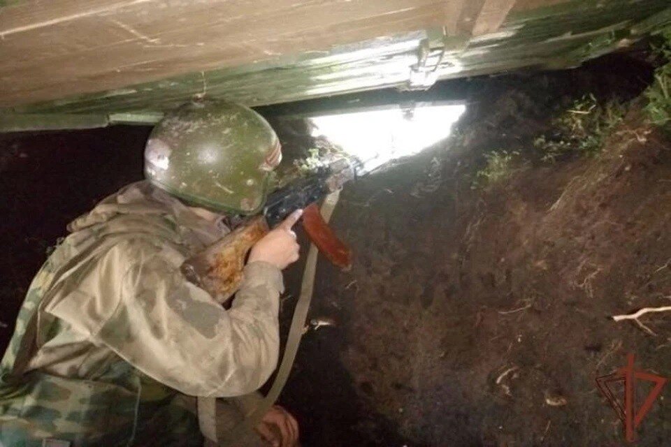     Росгвардейцы захватили два БТР и разминировали мост под Харьковом. Фото: сайт Росгвардии