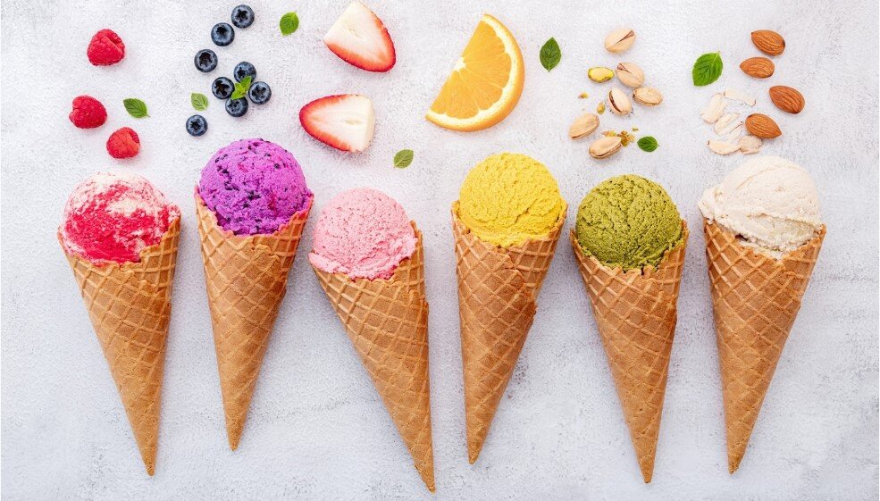 Взято отсюда с разрешения админов: https://ru.freepik.com/premium-photo/flat-lay-ice-cream-cones-collection-on-dark-stone-background_13652035.htm#&position=8&from_view=popular