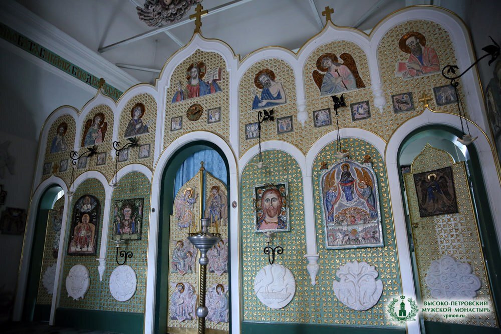 Убранство колокольни в Высоко-Петровском монастыре