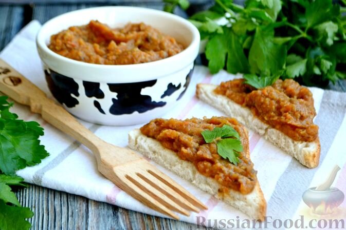 кабачки, помидоры, баклажан, морковь, лук репчатый, чеснок, перец болгарский, зелень петрушки, масло оливковое, перец чили, перец молотый, соль