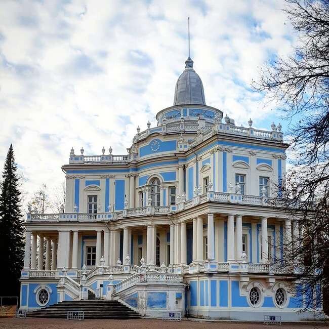 Павильон Катальной горы в Ораниенбаумском парке /фото из личного архива/