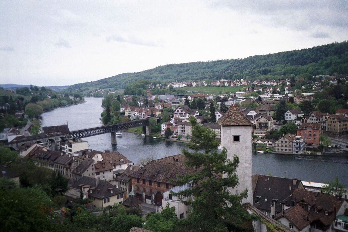 Шафхаузен и Фойертален на Рейне, вид с крепости Мунот. Шафхаузен стал прототипом поместья Росхальде