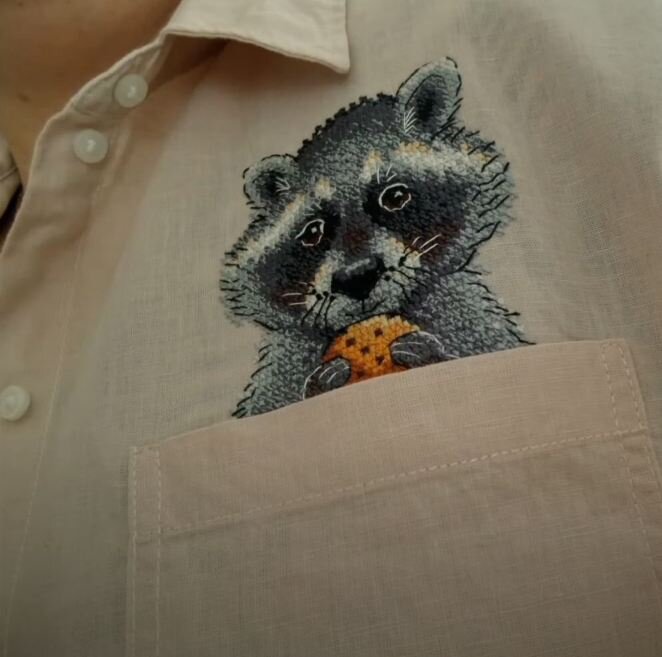    Вышивка на кармане   
Источник: Скриншот из видео