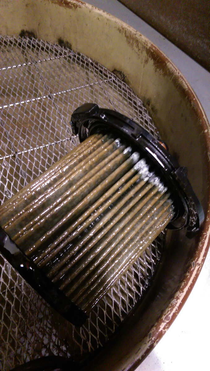 Часто фильтр бывает в таком состоянии. Картинка взята из открытого источника Яндекс.Картинки.