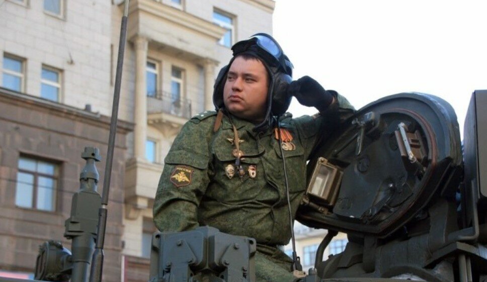 Командир танка. Командир танка РФ. Командир российского танка. Танк с командиром